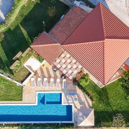 Villa Mater - Luxuriously Equipped Villa With A 15M Long Swimming Pool Zrnovnica Exterior photo