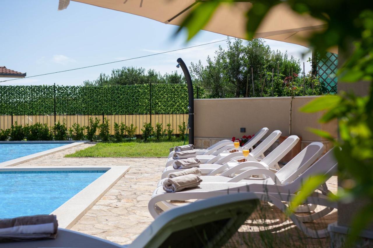 Villa Mater - Luxuriously Equipped Villa With A 15M Long Swimming Pool Zrnovnica Exterior photo