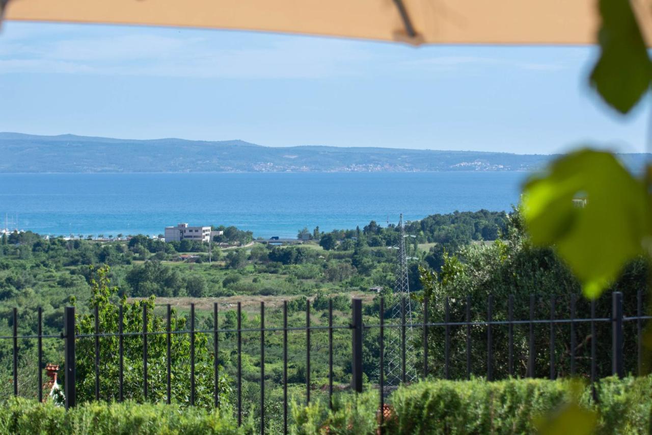 Villa Mater - Luxuriously Equipped Villa With A 15M Long Swimming Pool Zrnovnica Exterior photo