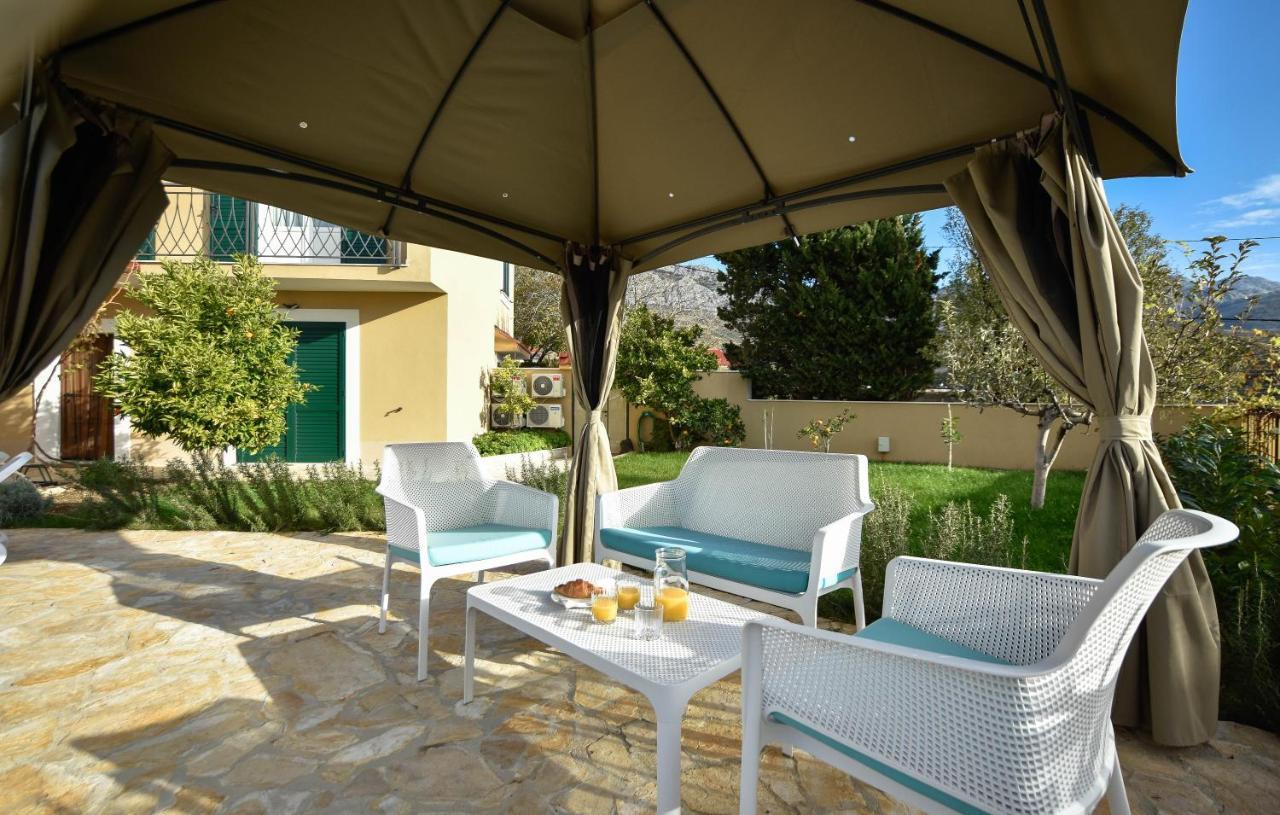 Villa Mater - Luxuriously Equipped Villa With A 15M Long Swimming Pool Zrnovnica Exterior photo