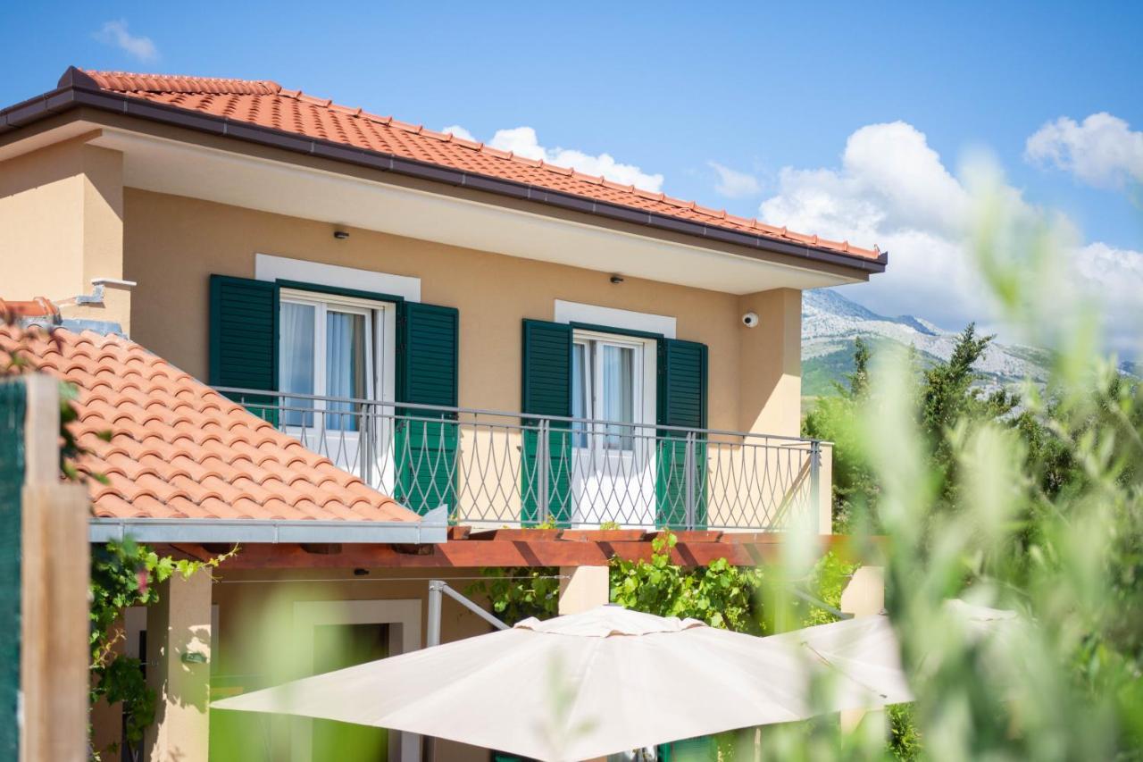 Villa Mater - Luxuriously Equipped Villa With A 15M Long Swimming Pool Zrnovnica Exterior photo
