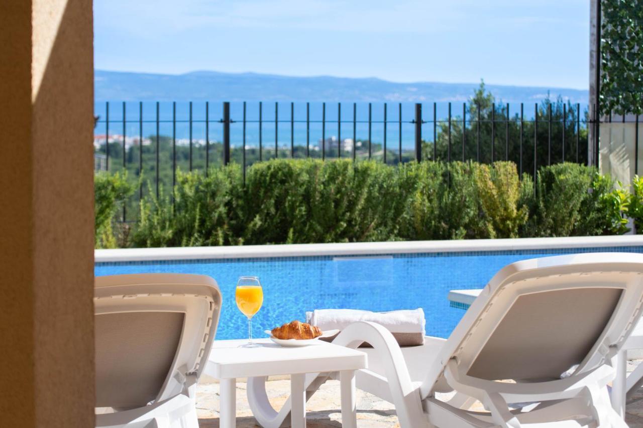 Villa Mater - Luxuriously Equipped Villa With A 15M Long Swimming Pool Zrnovnica Exterior photo
