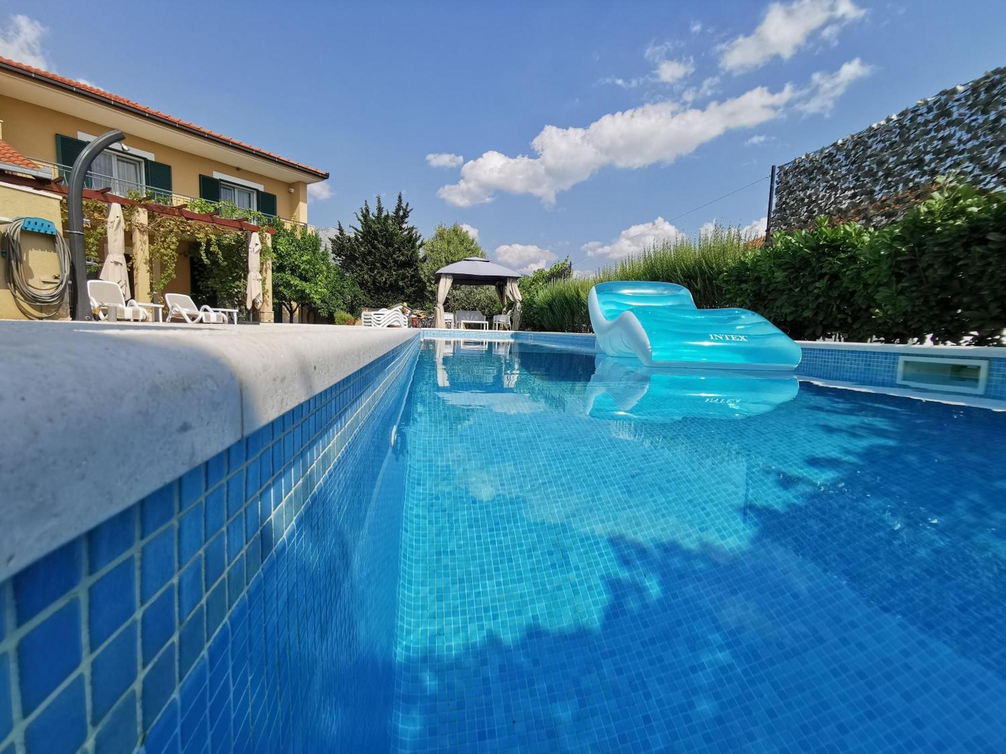 Villa Mater - Luxuriously Equipped Villa With A 15M Long Swimming Pool Zrnovnica Exterior photo